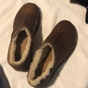 Ugg size 7 brown leather shoes